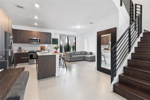 Touwnhouse à vendre à Miami, Floride: 3 chambres, 164.99 m2 № 1976782 - photo 4