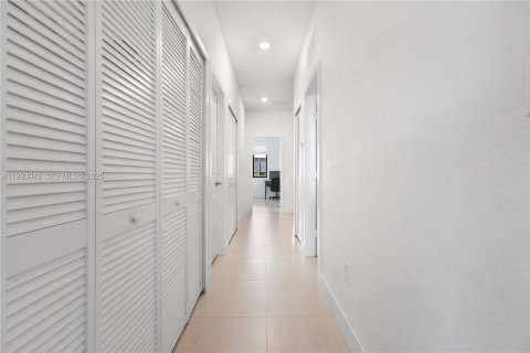 Touwnhouse à vendre à Miami, Floride: 3 chambres, 164.99 m2 № 1976782 - photo 25