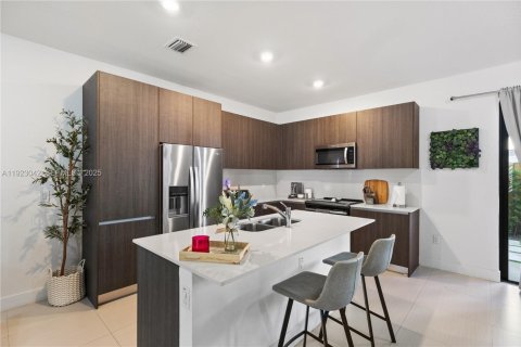 Touwnhouse à vendre à Miami, Floride: 3 chambres, 164.99 m2 № 1976782 - photo 6