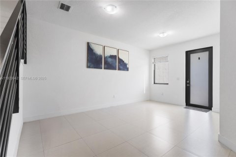 Touwnhouse à vendre à Miami, Floride: 3 chambres, 164.99 m2 № 1976782 - photo 3