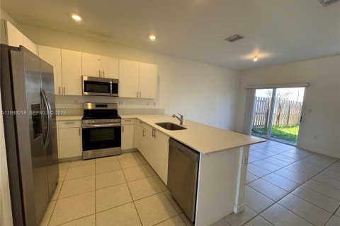 Casa en alquiler en Miami, Florida, 3 dormitorios, 143.53 m2 № 2055437 - foto 7