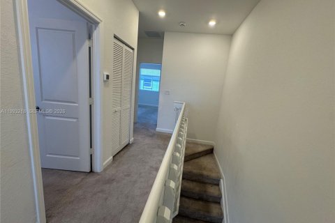 Casa en alquiler en Miami, Florida, 3 dormitorios, 143.53 m2 № 2055437 - foto 14