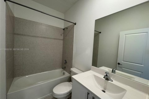 Casa en alquiler en Miami, Florida, 3 dormitorios, 143.53 m2 № 2055437 - foto 18