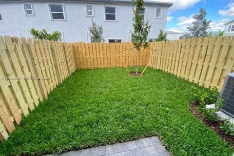 Casa en alquiler en Miami, Florida, 3 dormitorios, 143.53 m2 № 2055437 - foto 27