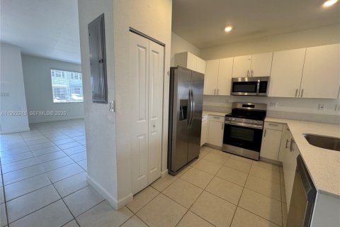 Casa en alquiler en Miami, Florida, 3 dormitorios, 143.53 m2 № 2055437 - foto 6