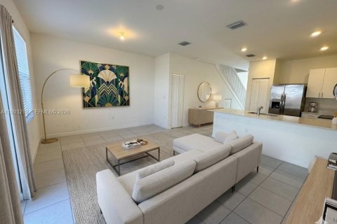 Casa en alquiler en Miami, Florida, 3 dormitorios, 143.53 m2 № 2055437 - foto 10