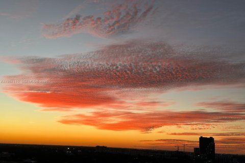 Снять в аренду кондоминиум в Майами, Флорида 2 спальни, 78.5м2, № 2059482 - фото 10