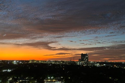 Снять в аренду кондоминиум в Майами, Флорида 2 спальни, 78.5м2, № 2059482 - фото 11