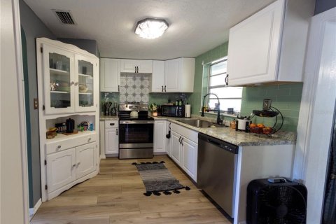 House in Edgewater, Florida 4 bedrooms, 111.48 sq.m. № 1853904 - photo 7