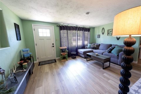 House in Edgewater, Florida 4 bedrooms, 111.48 sq.m. № 1853904 - photo 9