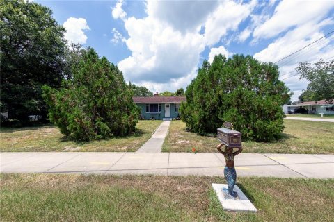 House in Edgewater, Florida 4 bedrooms, 111.48 sq.m. № 1853904 - photo 2