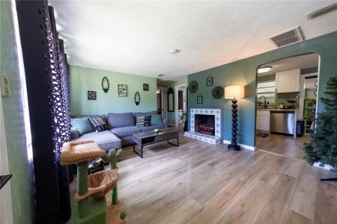 House in Edgewater, Florida 4 bedrooms, 111.48 sq.m. № 1853904 - photo 11