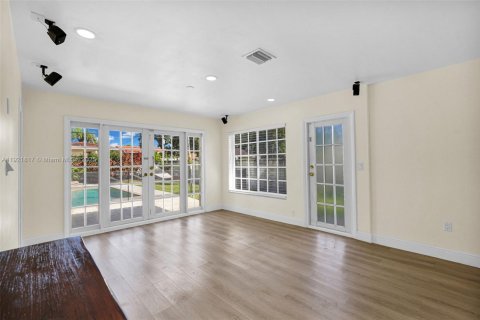Villa ou maison à vendre à Miami, Floride: 3 chambres, 136.38 m2 № 1975964 - photo 15