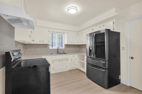 Villa ou maison à vendre à Miami, Floride: 3 chambres, 136.38 m2 № 1975964 - photo 17