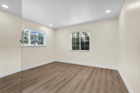 Villa ou maison à vendre à Miami, Floride: 3 chambres, 136.38 m2 № 1975964 - photo 29