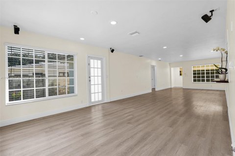 Villa ou maison à vendre à Miami, Floride: 3 chambres, 136.38 m2 № 1975964 - photo 14