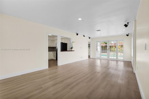 Villa ou maison à vendre à Miami, Floride: 3 chambres, 136.38 m2 № 1975964 - photo 12