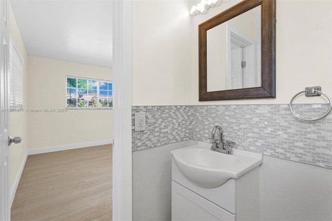 Villa ou maison à vendre à Miami, Floride: 3 chambres, 136.38 m2 № 1975964 - photo 21