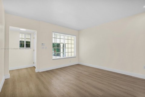 Villa ou maison à vendre à Miami, Floride: 3 chambres, 136.38 m2 № 1975964 - photo 6