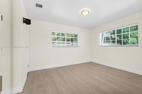 Villa ou maison à vendre à Miami, Floride: 3 chambres, 136.38 m2 № 1975964 - photo 25