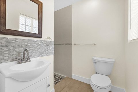 Villa ou maison à vendre à Miami, Floride: 3 chambres, 136.38 m2 № 1975964 - photo 22