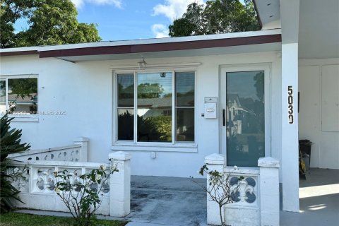 Купить виллу или дом в Лодердейл-Лейкс, Флорида 2 спальни, 120.31м2, № 1992016 - фото 3