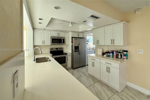 Купить виллу или дом в Лодердейл-Лейкс, Флорида 2 спальни, 120.31м2, № 1992016 - фото 7