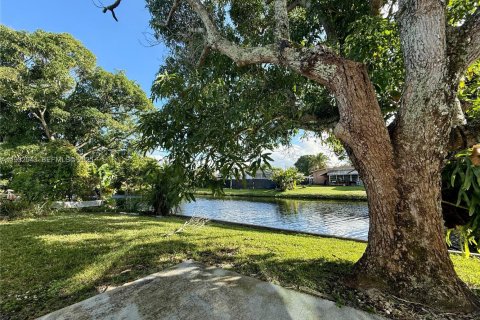 Купить виллу или дом в Лодердейл-Лейкс, Флорида 2 спальни, 120.31м2, № 1992016 - фото 22