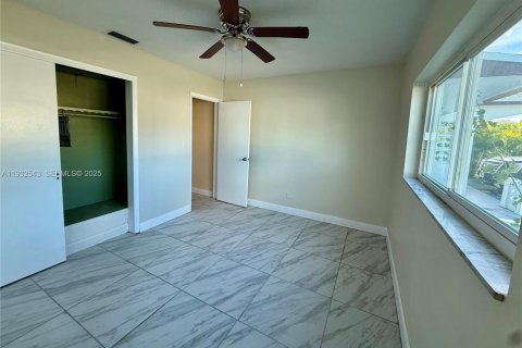 Купить виллу или дом в Лодердейл-Лейкс, Флорида 2 спальни, 120.31м2, № 1992016 - фото 15