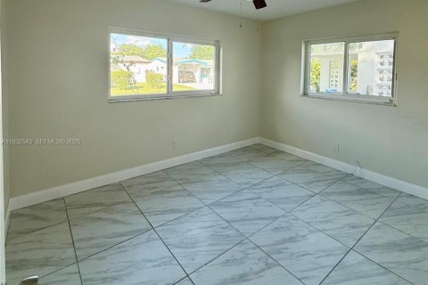 Купить виллу или дом в Лодердейл-Лейкс, Флорида 2 спальни, 120.31м2, № 1992016 - фото 16