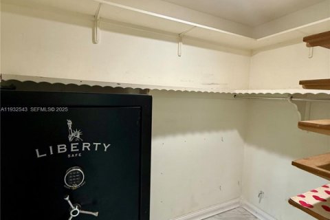 Купить виллу или дом в Лодердейл-Лейкс, Флорида 2 спальни, 120.31м2, № 1992016 - фото 14