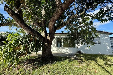 Купить виллу или дом в Лодердейл-Лейкс, Флорида 2 спальни, 120.31м2, № 1992016 - фото 24