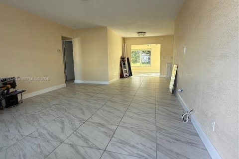 Купить виллу или дом в Лодердейл-Лейкс, Флорида 2 спальни, 120.31м2, № 1992016 - фото 4