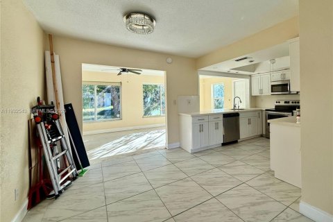 Купить виллу или дом в Лодердейл-Лейкс, Флорида 2 спальни, 120.31м2, № 1992016 - фото 6
