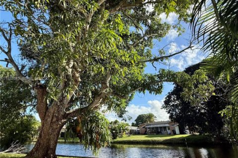 Купить виллу или дом в Лодердейл-Лейкс, Флорида 2 спальни, 120.31м2, № 1992016 - фото 23