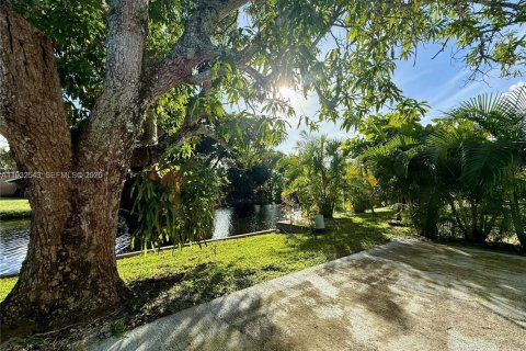 Купить виллу или дом в Лодердейл-Лейкс, Флорида 2 спальни, 120.31м2, № 1992016 - фото 21