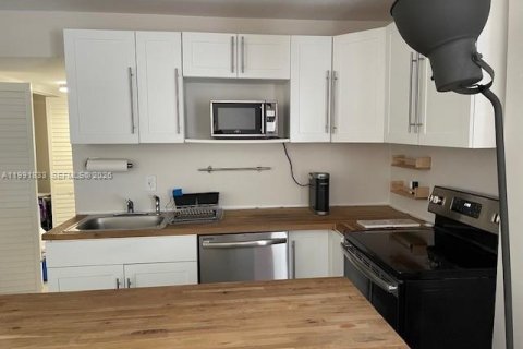 Townhouse in Key Largo, Florida 2 bedrooms, 128.21 sq.m. № 2052544 - photo 3