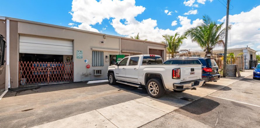 Immobilier commercial à Deerfield Beach, Floride № 2083394