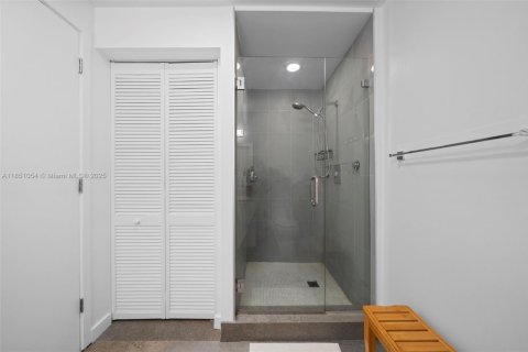 Condo in Miami, Florida, 2 bedrooms  № 1855274 - photo 16