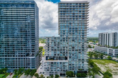 Condo in Miami, Florida, 2 bedrooms  № 1855274 - photo 1
