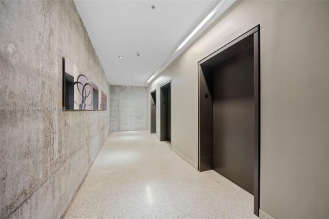 Condo in Miami, Florida, 2 bedrooms  № 1855274 - photo 4