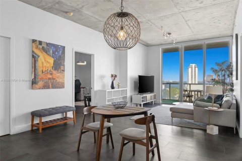 Condo in Miami, Florida, 2 bedrooms  № 1855274 - photo 6