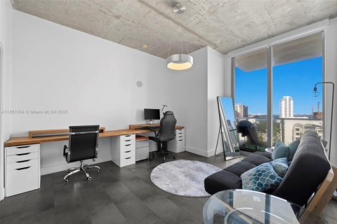 Condo in Miami, Florida, 2 bedrooms  № 1855274 - photo 17