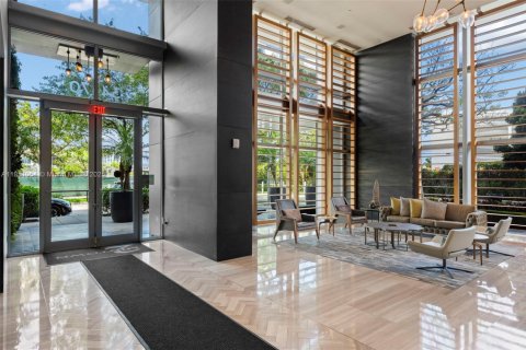 Condo in Miami, Florida, 2 bedrooms  № 1855274 - photo 2