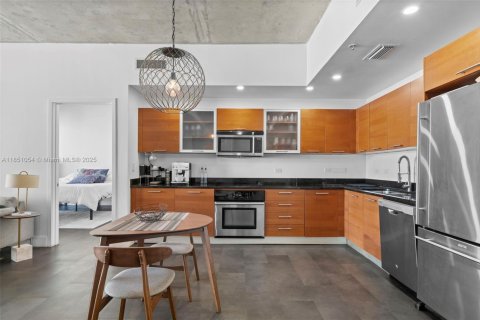 Condo in Miami, Florida, 2 bedrooms  № 1855274 - photo 8