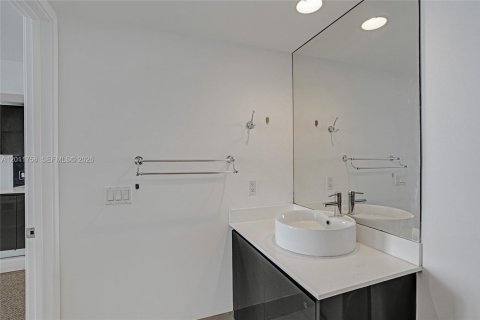 Condo in Miami, Florida  № 2075401 - photo 15