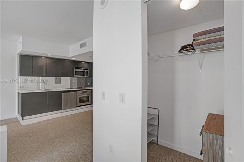 Condo in Miami, Florida  № 2075401 - photo 23