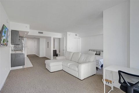 Condo in Miami, Florida  № 2075401 - photo 12