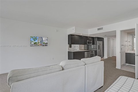 Condo in Miami, Florida  № 2075401 - photo 9