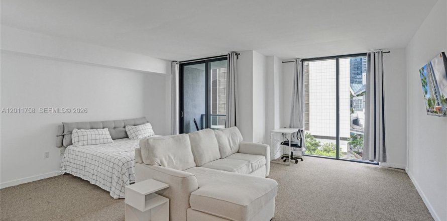 Studio in the Condo in Miami, Florida  № 2075401